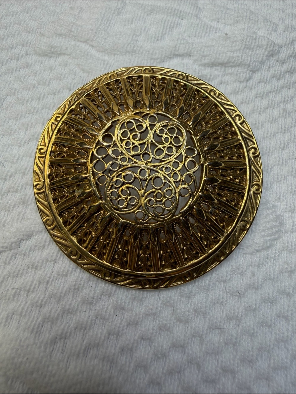 Antique Round Gold Filigree brooch